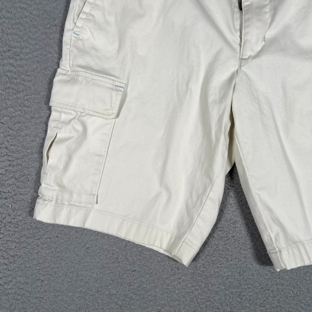 Tommy Bahama Shorts Mens 32 Cream Cargo Casual Preppy Chino Pockets Logo Adult - Picture 3 of 11